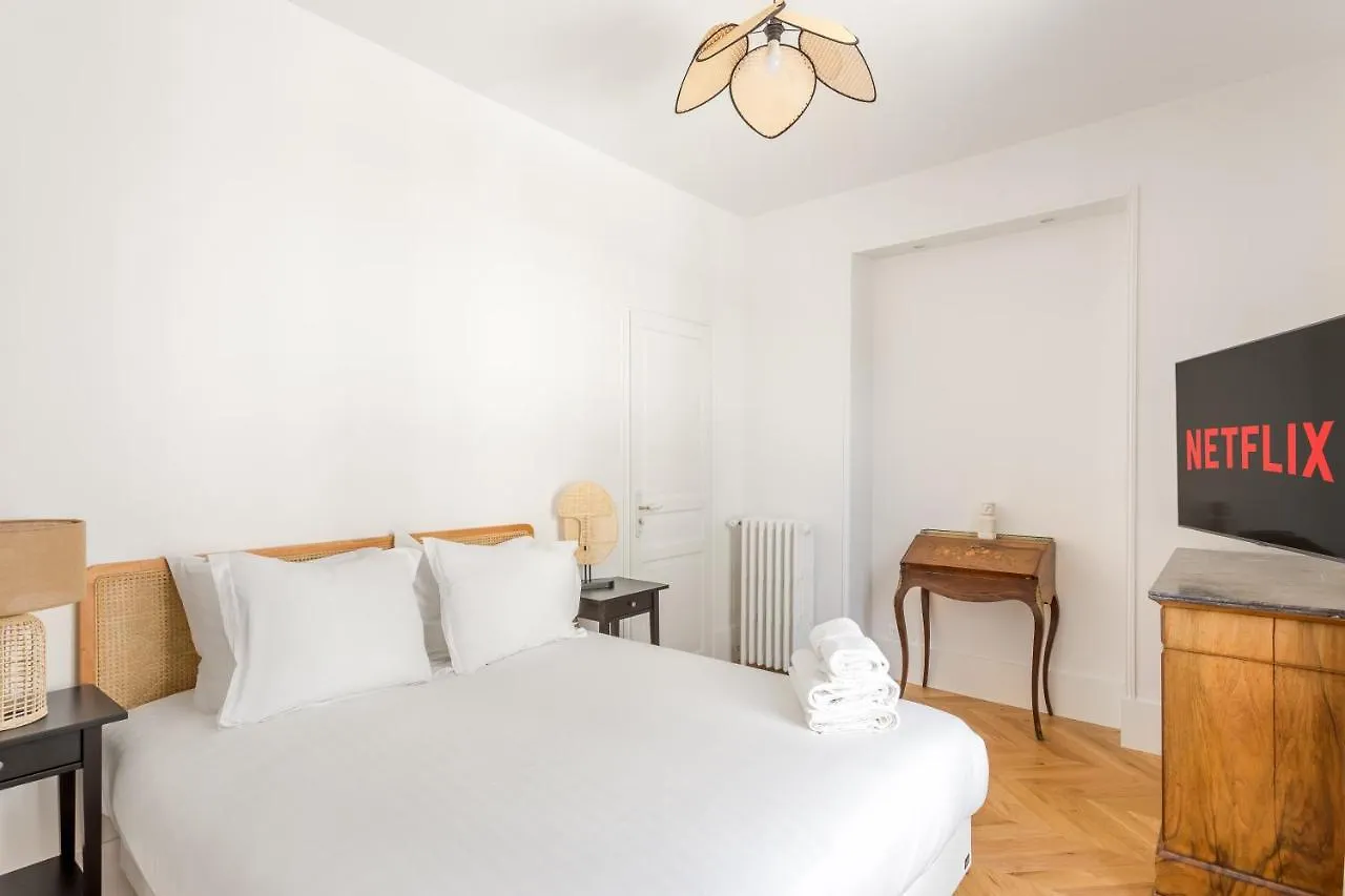 La Residence Du Senateur Paris Apartment